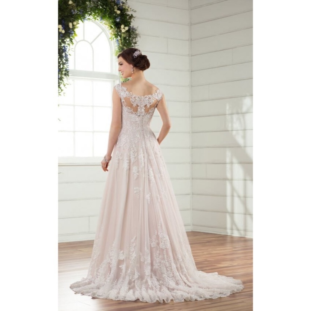 SOLD Essense of Australia D2327 Lace Wedding Dress - Picture 3 of 5